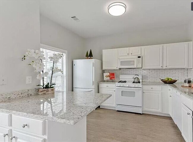 Photo - 1064 Prestwyck Court