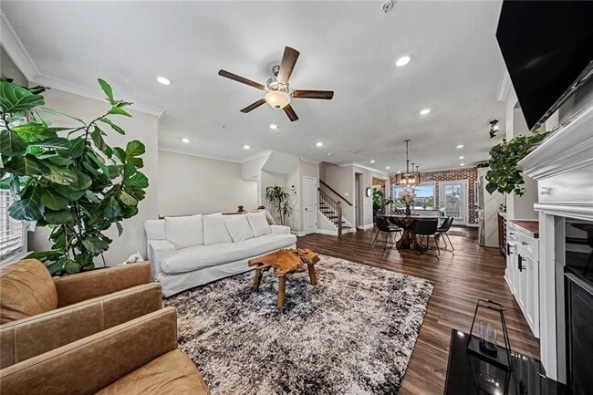 Photo - 303 Commons Ave