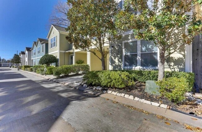 Photo - 730 Redwing Pl Dr