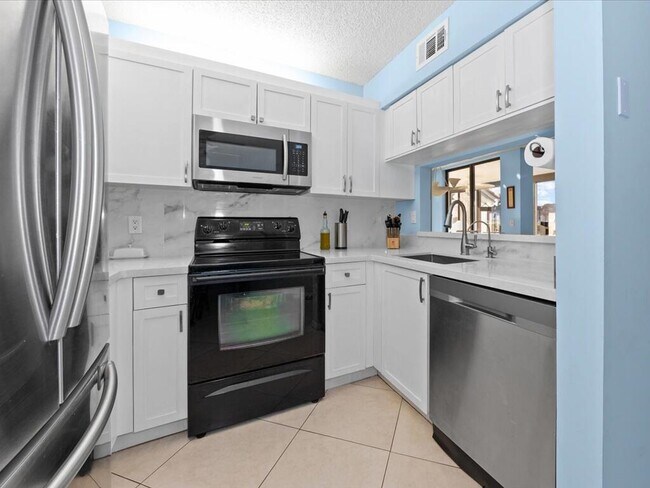 Photo - 5415 Verona Dr Unit C