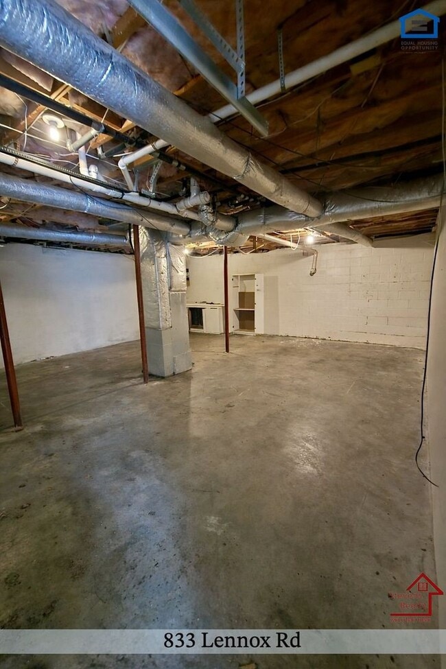 Photo - 833 Lennox Rd