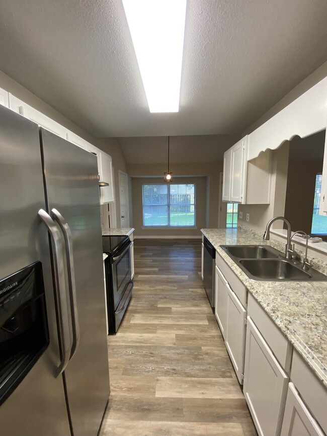 Photo - 1603 Hendry Ave