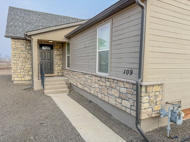 Photo - Cozy Single-Family Home with large yard in Caldwell