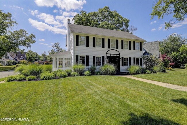 Photo - 570 N Edgemere Dr