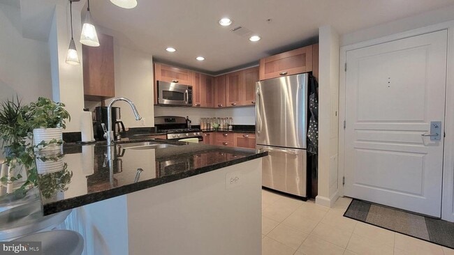 Building Photo - 2451 Midtown Ave Unit 509