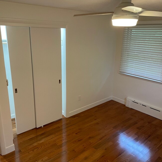 Building Photo - 930 East Ave Rental