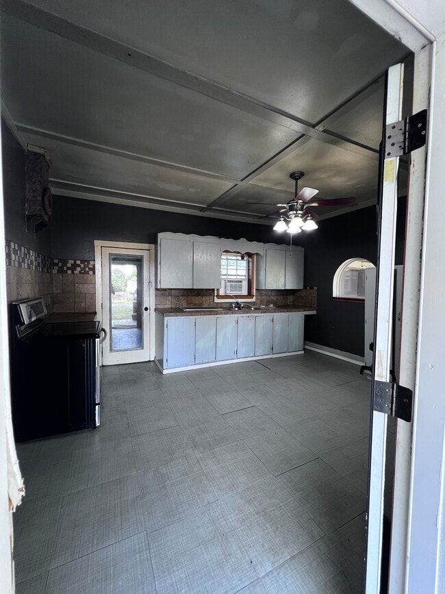 Photo - 1204 E Academy St