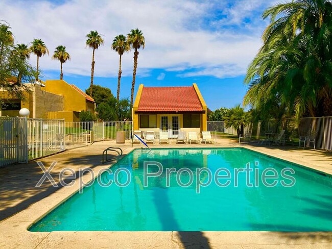 Building Photo - 32200 Cathedral Canyon Dr Unit #68