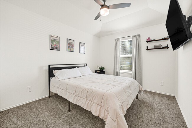 Photo - 210 Coral Drift Ct