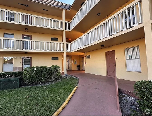 Building Photo - 5860 NW 64th Ave Unit 203 Rental