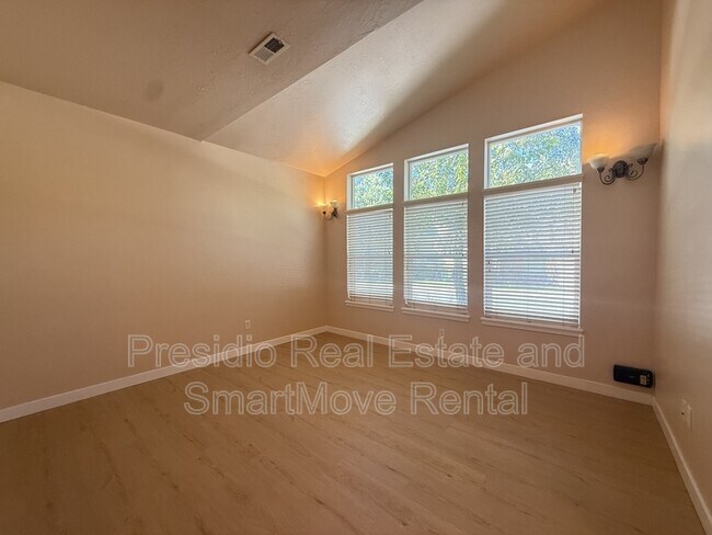 2798 Asbury Ln