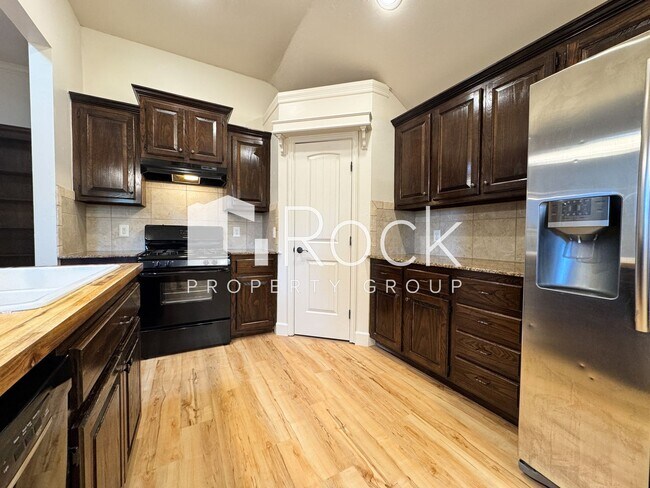 Photo - 3 Bed/2 Bath Edmond Home **AMAZING Location with All Appliances Included**