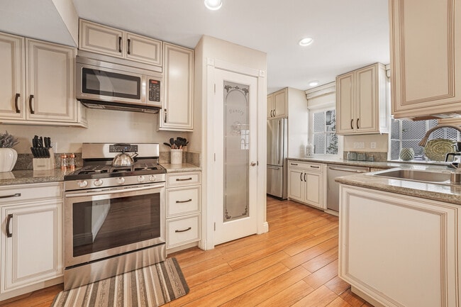 Photo - 5845 Topanga Canyon Pl