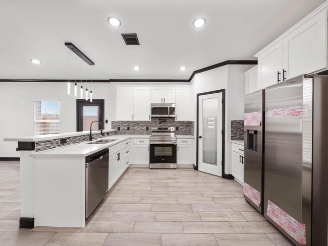 Building Photo - 4737 Reed Rd Unit B