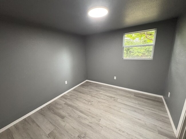 Photo - 5724 N Frankfort Ave