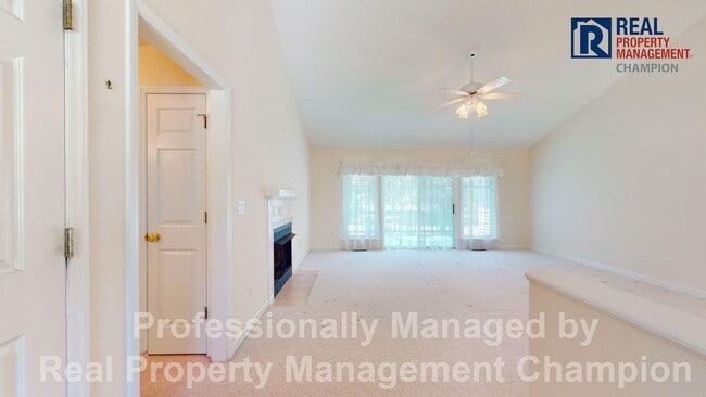 Photo - Vintage 3 Bedroom 2 Bathroom in the covete...