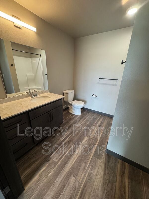 Photo - 220 E Greenfield Ln