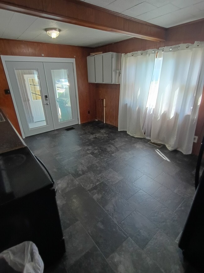 Photo - 1402 N Main Ave