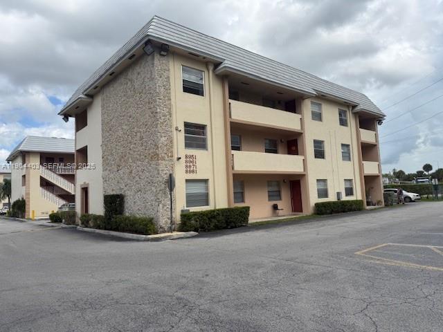 Building Photo - 8951 SW 72nd St Unit 328