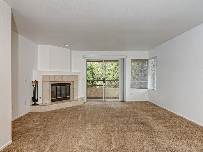 Sunny Top Floor Condo With Private Balcony... - Sunny Top Floor Condo With Private Balcony... Unit 260
