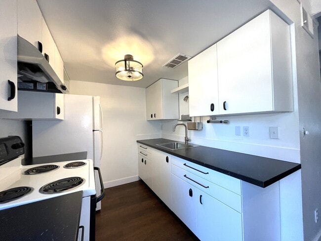 Photo - 1393 Nord Ave