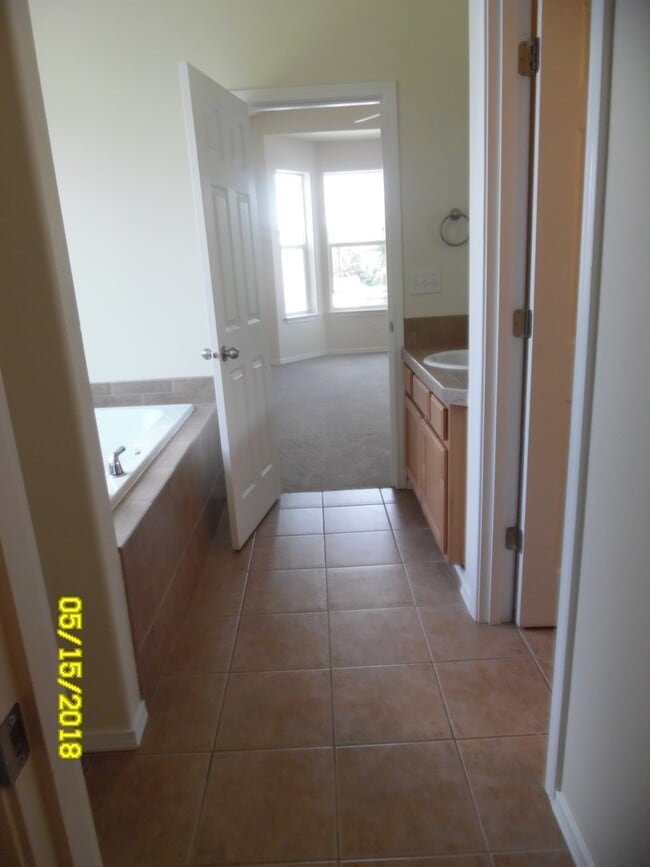 Photo - 325 NW Cypress St
