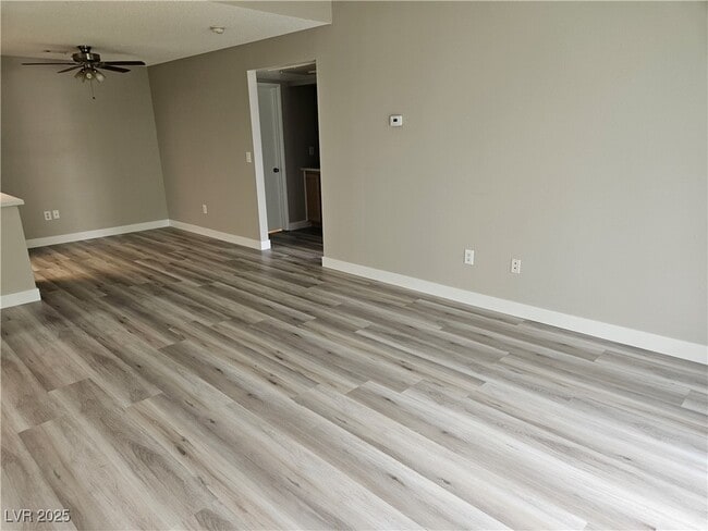 Building Photo - 7100 W Pirates Cove Rd Unit 2082