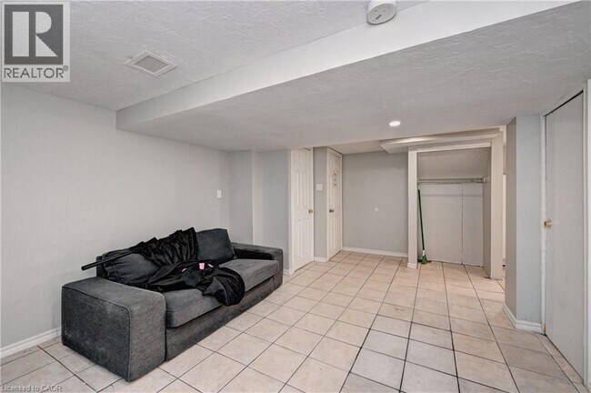 Photo - 147 Courtland Ave E