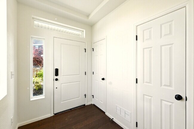 Photo - 3 Bedroom 2.5 Bathroom "Like-new" Single Family Home Immediately!