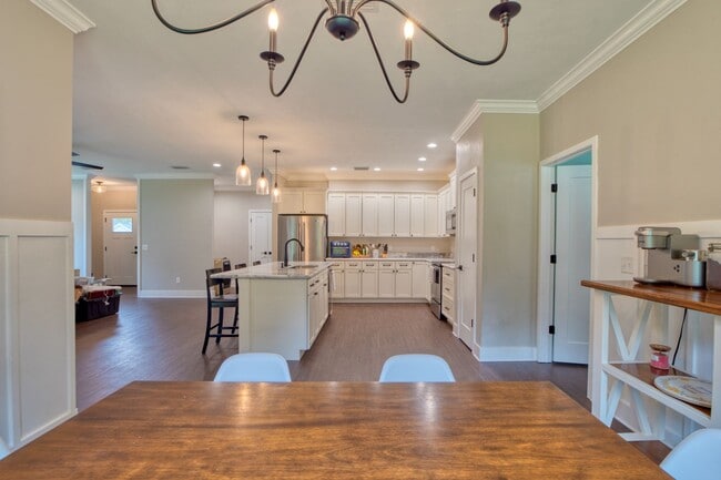 Photo - Elegant Modern Farmhouse in High Springs