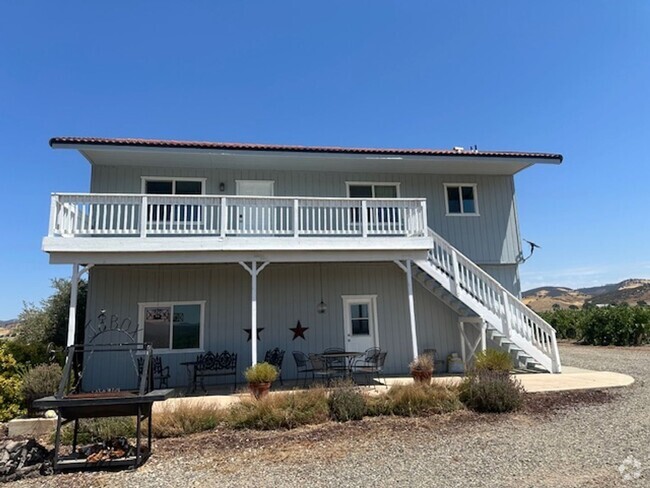 Building Photo - 3 Bedroom 2  Bathroom's Rental