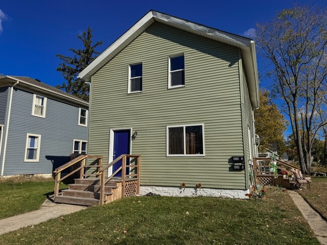 Building Photo - 820 Sherman Ave