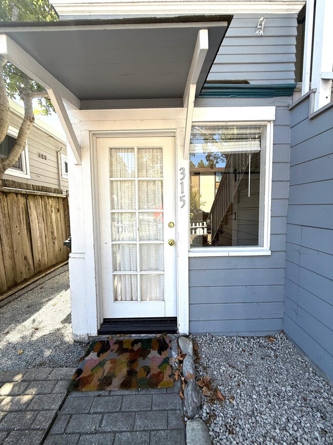 Photo - 315 1st St