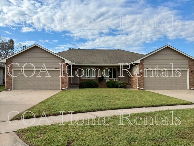 Building Photo - Meadow Park Unit 8915 Meadow Park