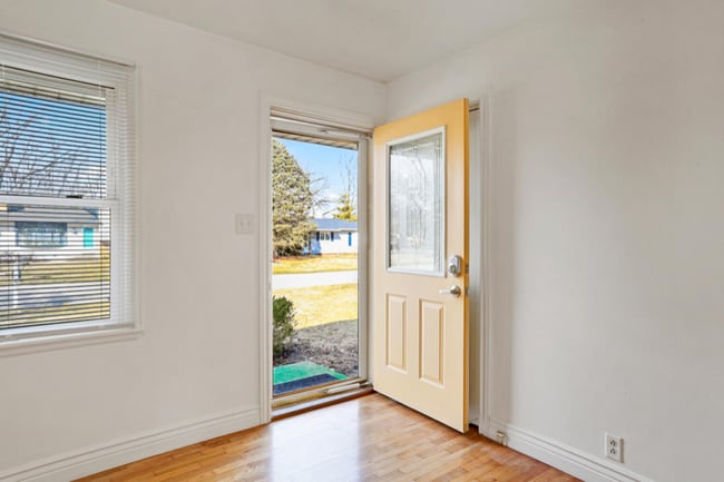 Photo - 2003 Hemlock Dr