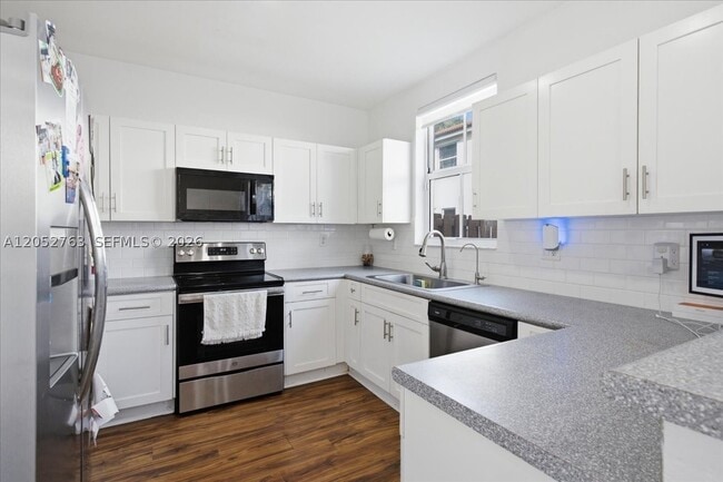 976 NE 42nd Ave