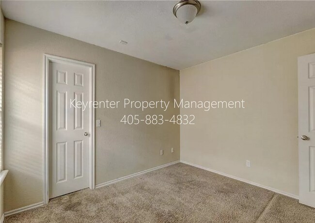 Photo - Gorgeous 3 bedroom 2 Bath and 2 Car Home in the Heart of Yukon