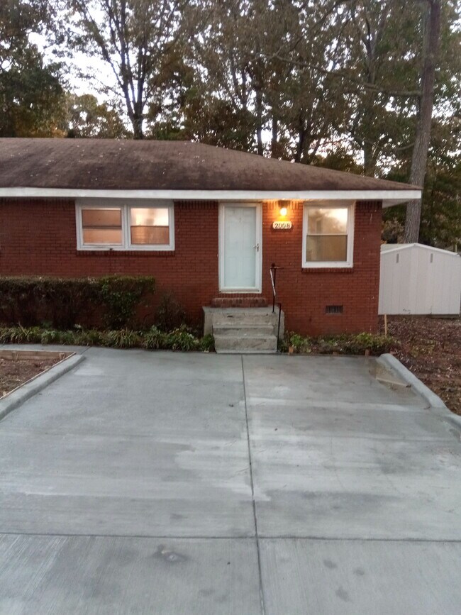 2008 McDaniels Bridge Rd SW Townhome For Rent in Lilburn, GA