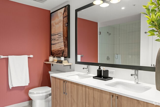 2BR, 2BA - 1,033SF - Bathroom