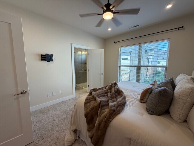 16034 Roscoe Ln