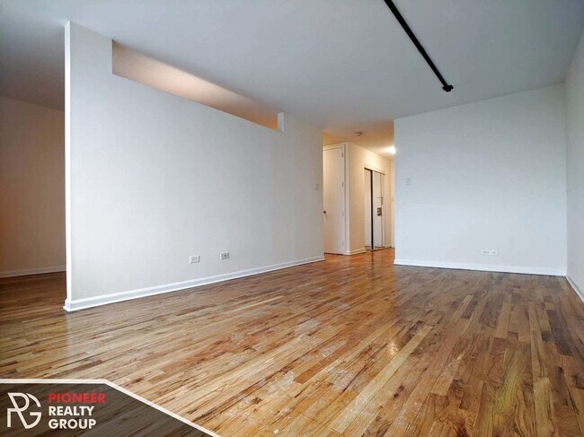 Photo - 4600 N Clarendon Ave Unit 1410