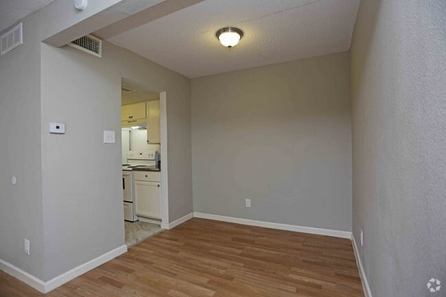1BR,1BA - 690SF - DINING AREA