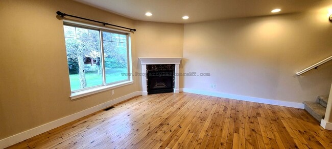 Building Photo - **$1,000 off first month rent!** Beautiful... Rental