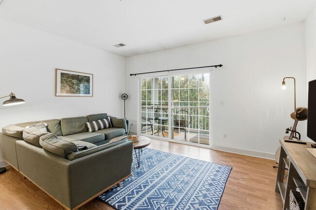 Photo - 7223 Althorp Way