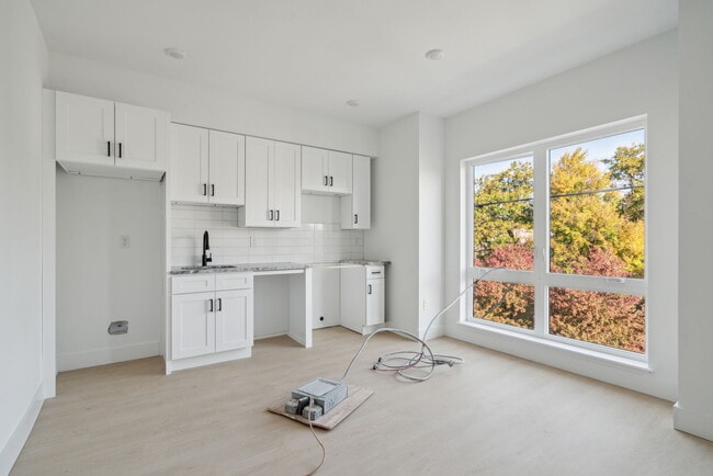 Photo - 2400 W Montgomery Ave