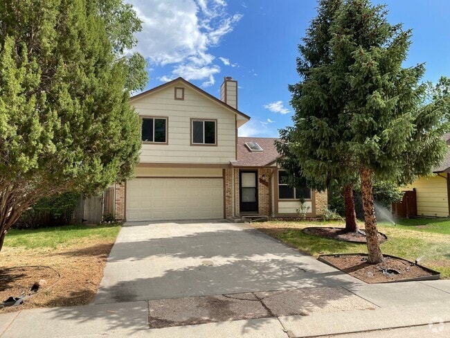 Building Photo - 3 Bedroom Single Family Home Nestled in Fo...