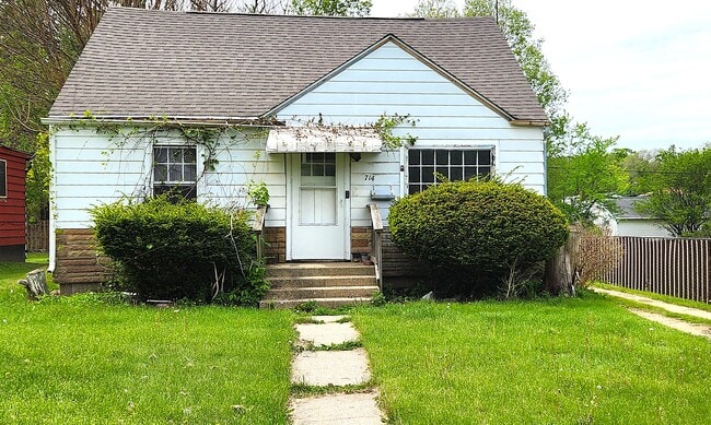 Building Photo - 714 Albert Ave