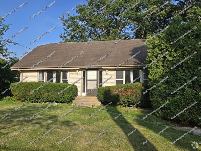 Building Photo - Three Bedroom With Oversized Garage Rental