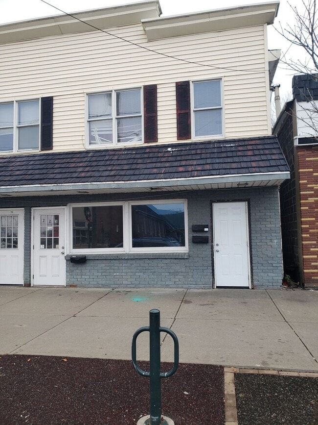 Building Photo - 223-227 East Dominick Unit #1 - Front