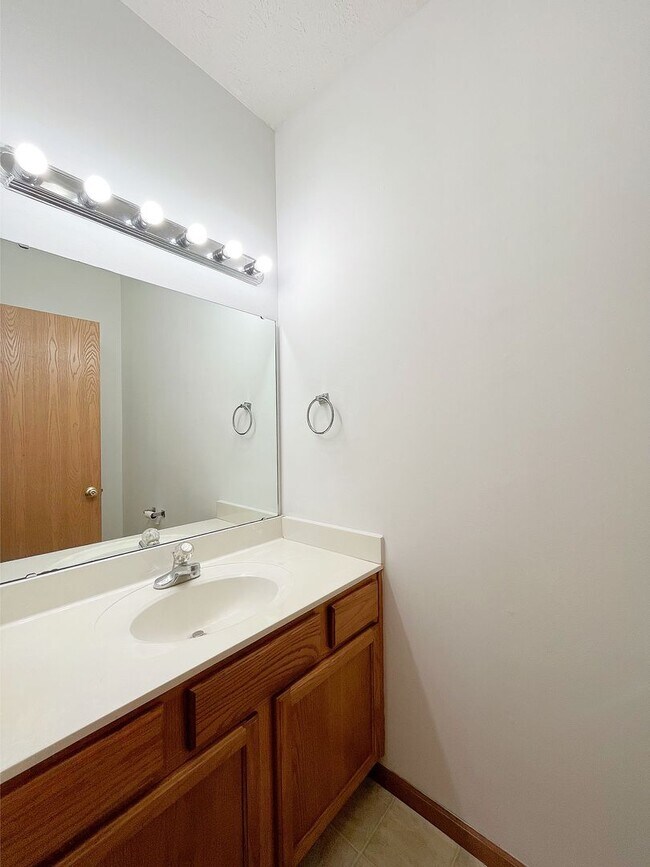 Photo - 3 Bedroom 3.5 Bath Townhouse